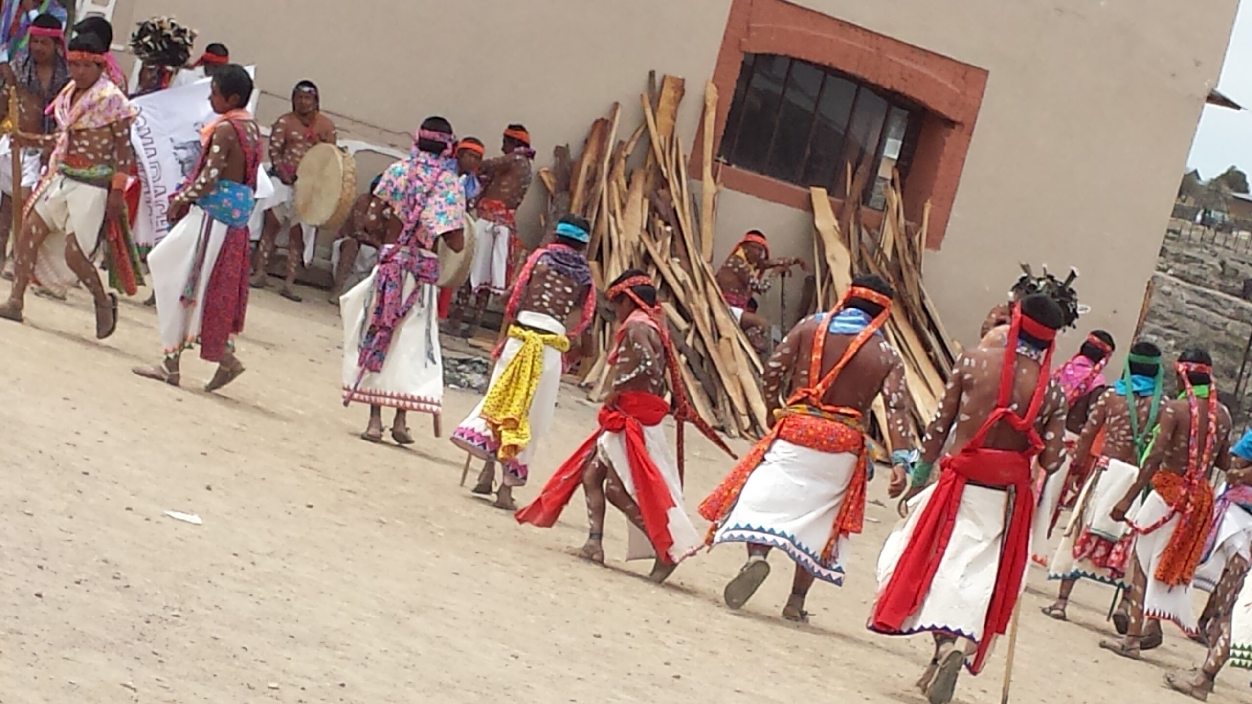 Celebración comunitaria en territorio